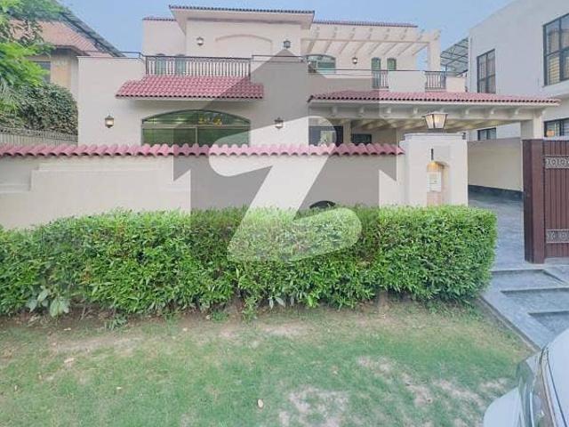 One Kanal Used Spanish Design Bungalow For Sale At Prime Location Of DHA Lahore Near To Park Masjid & Commercial Market