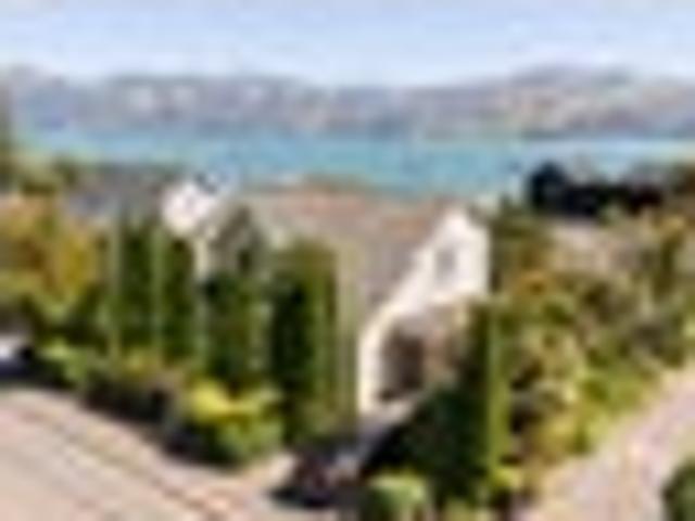 Elevated Living in Akaroa!