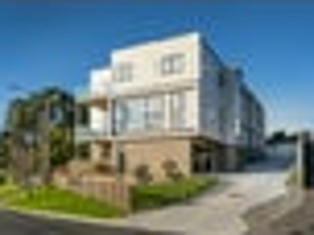One of Five New Coastal Townhouses – Walk to Beach