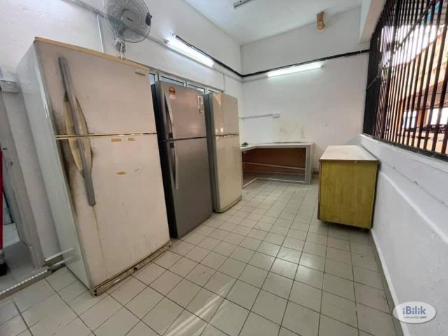 One Month Deposit! Middle Room at D'Aman Crimson, Ara Damansara