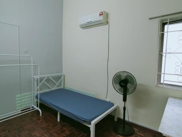One Month Deposit Middle Room Rent in Damansara Kim Near to KPJ Specialist