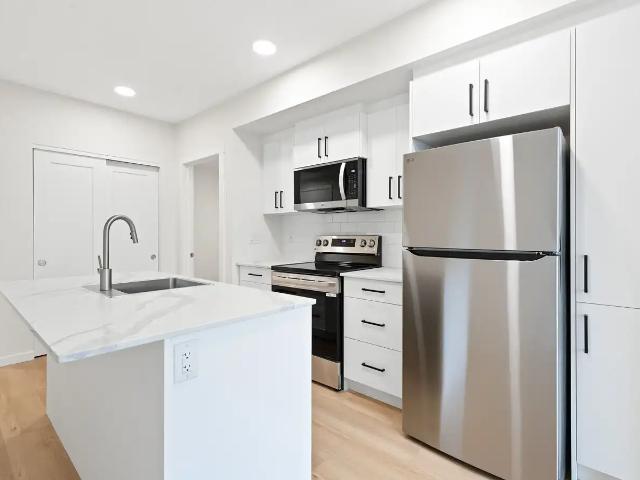 ONE MONTH FREE! 2 Bed 1 Bath Central Edmonton For Rent