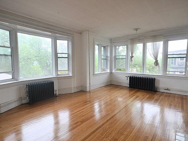 One Month Free! Huge, Two Bedroom On Stradbrook! Avail Dec 1