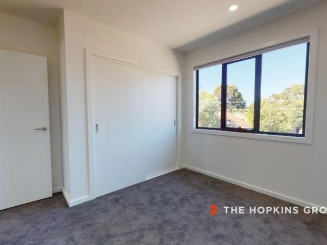 “*ONE WEEK FREE RENT OFFERED* Stunning three bedroom townhouse with study nook!”