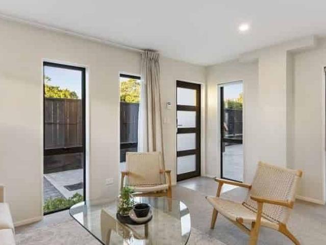 One week rent free – Walk to Eden Park
