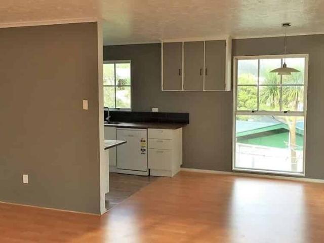 ONE WEEKS FREE RENT FAMILY HOME IN KARORI