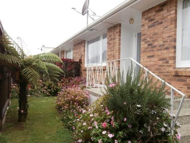 one tree hill, 2 bedrooms