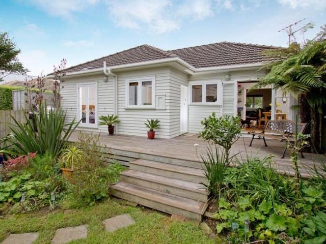 one tree hill, 2 bedrooms