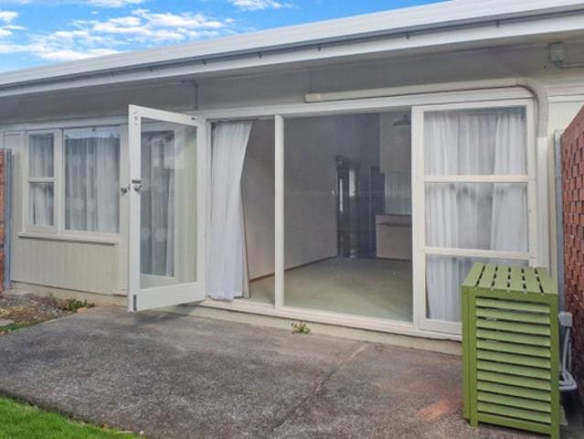 one tree hill, 2 bedrooms