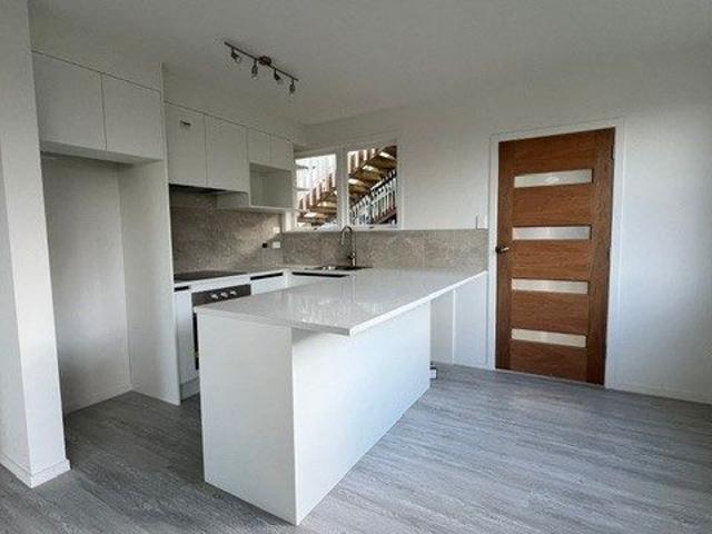 one tree hill, 3 bedrooms