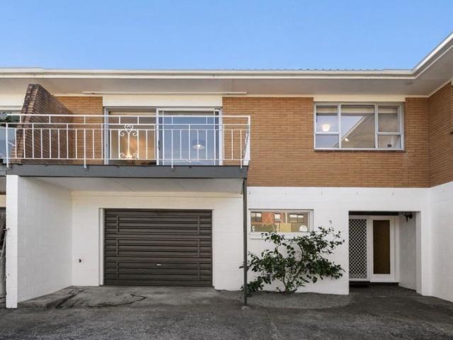 One Tree Hill, 3 bedrooms