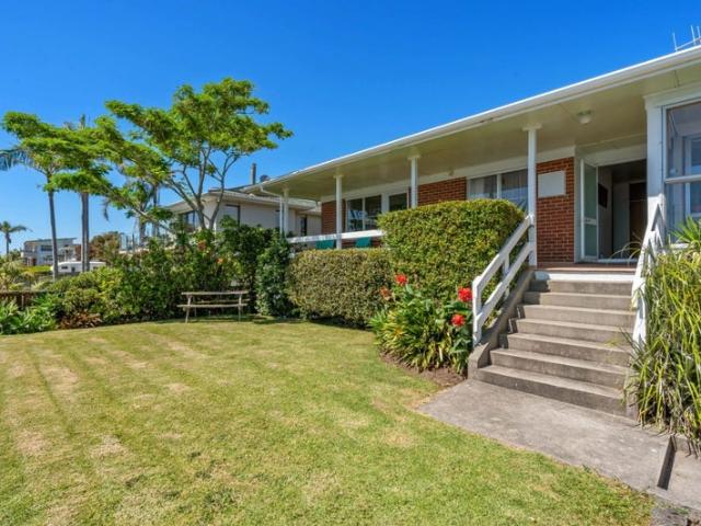 one tree point, 4 bedrooms