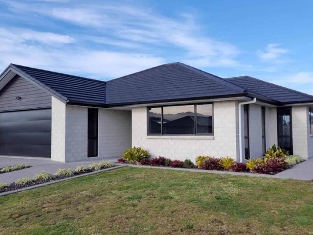 One Tree Point Executive Home