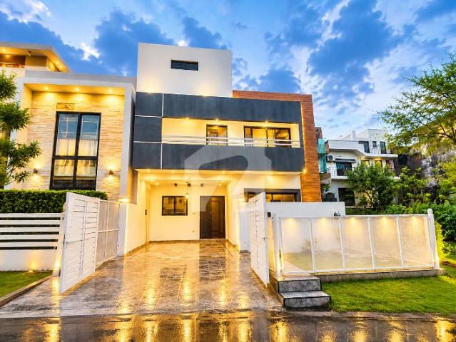One unit house available at 50ft street
