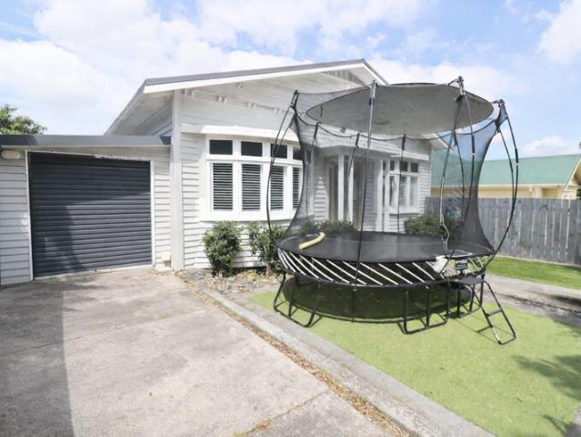 onehunga, 4 bedrooms