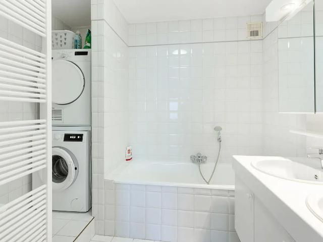 Ongemeubeld 2 slaapkamerappartement met 2 terrassen in de Lippenslaan
