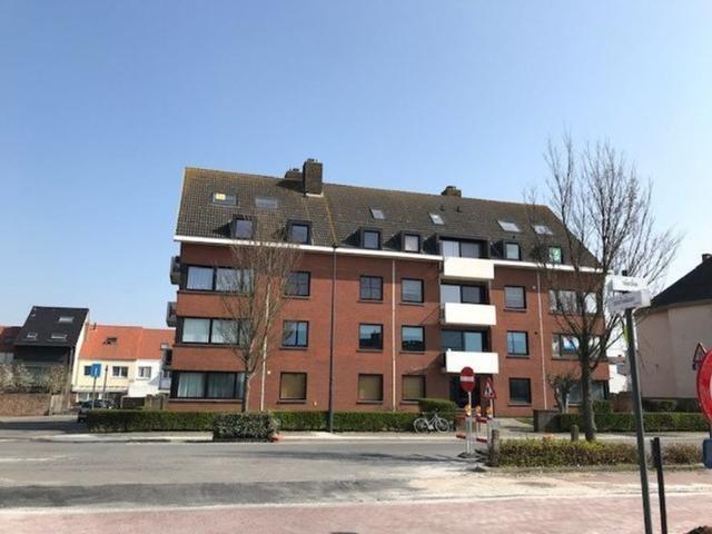 Ongemeubelde studio op een zucht van de zee en de duinen