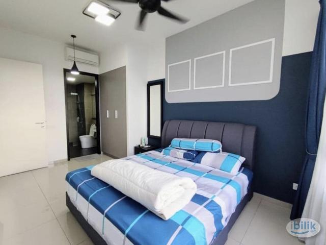 Only FEMALE MIDDLE ROOM AT GLOMAC CONDO