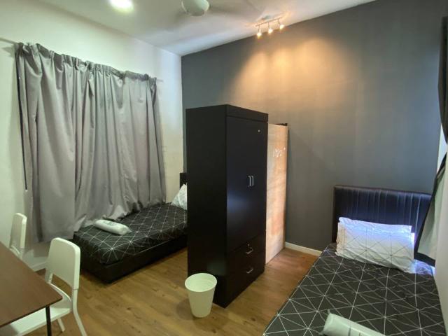 ONLY RM499 Luxurious ‍♀️ Shared Room w Own Privacy with A/C and Fan @ Utropolis Glenmarie