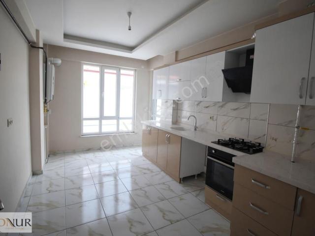 Onur Emlak Yeni Sille Cad. Asansörlü 3+1 Satılık Ara Kat Daire