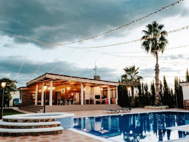 Os presentamos esta exquisita finca de segunda mano. 130m² Catral