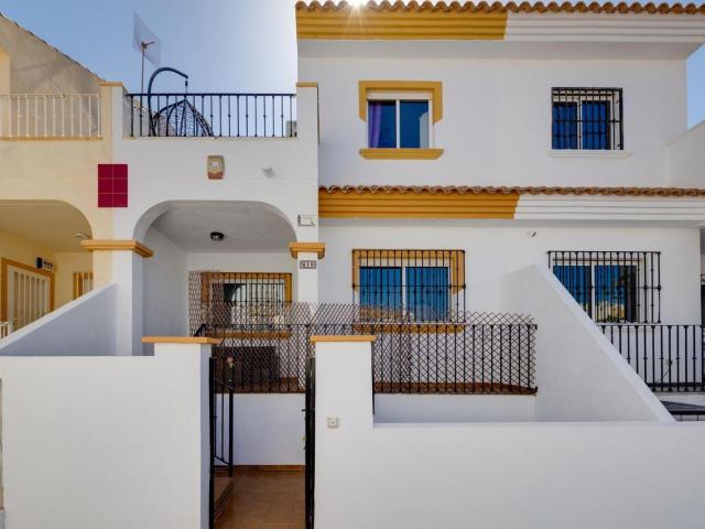 Os presentamos este adosado en Las Chismosas, cerca de Los A. 97m² Orihuela Costa
