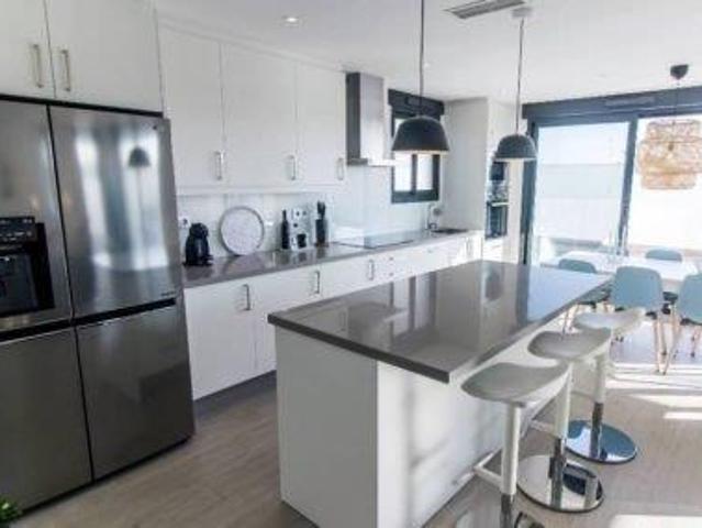 Os presentamos este estupendo bungalow planta baja de 3 dorm. 76m² Pilar de la Horadada