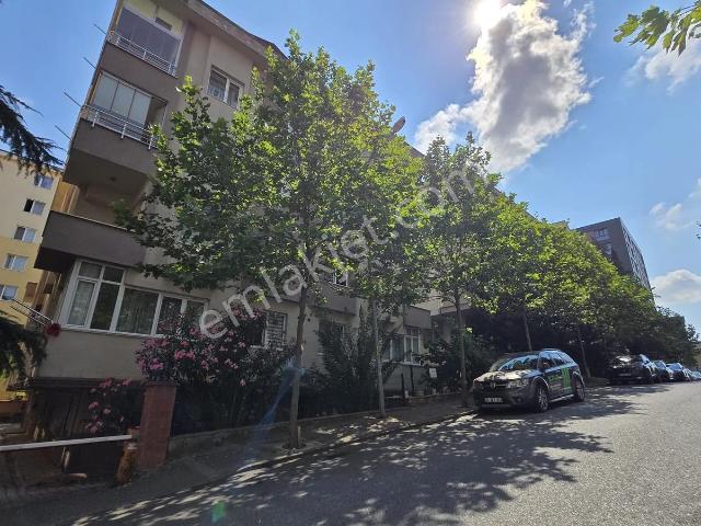 Osmangazi Caddesinde Kiralık 3+1 Ara Kat Daire