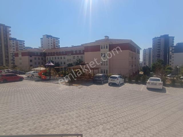 Osmangazi Mahallesinde Site İçerisinde 3+1 Kapalı Mutfak Kombili Kiralık Daire