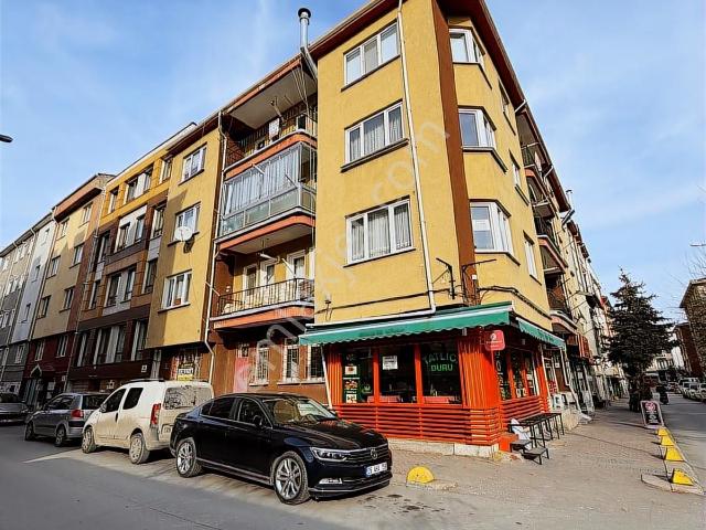 Oscar'dan Yenibağlar'da Seylap Caddesi Yakını Balkonlu 3+1