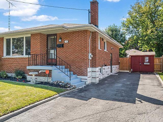 Oshawa 3 Bed House! 2 Bed Basement Apartment! For Sale!call Now!