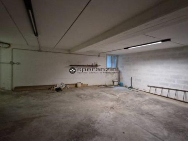 OSPEDALE: Ampia autorimessa a fano oggetto: vendita garage/magazzino di 60 mq zona ospedale, fano proponiamo in vendita un esclusiva soluzione immob