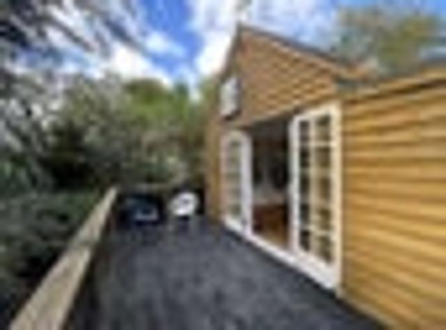 Ostend, 1 bedroom, $450 pw