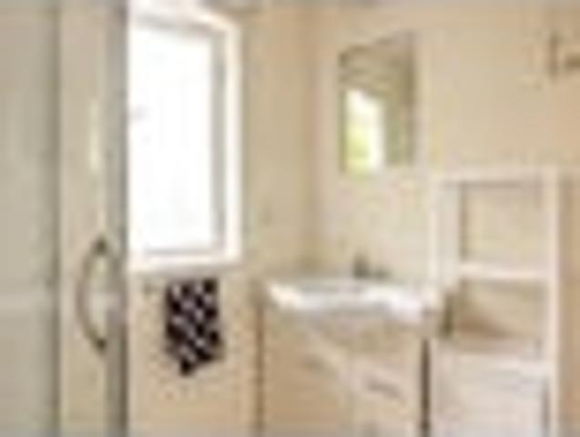 Ostend, 2 bedrooms, $615 pw