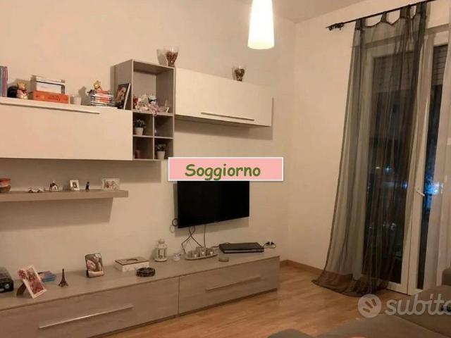 OSTIA TRILOCALE ARREDATO Con BALCONE/P.AUTO