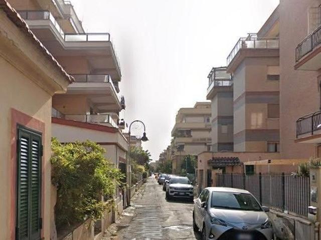 Ostia trilocale finemente arredato