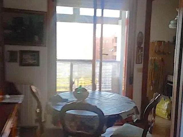 Ostia bilocale arredato con balcone