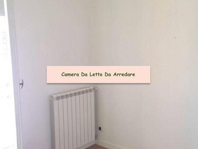 OSTIA BILOCALE PARZiALMENTE ARREDATO CON BALCONE