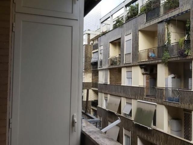 OSTIA MONOLOCALE ARREDATO CON BALCONE