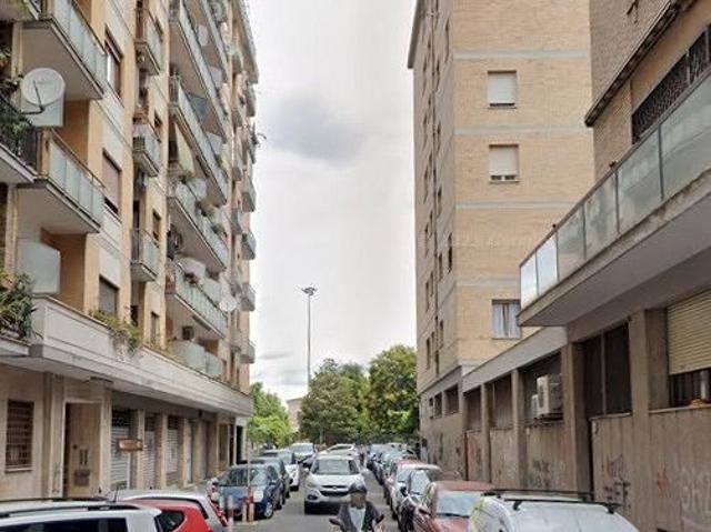 Ostiense accogliente monolocale ammobiliato