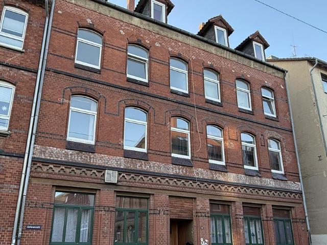 Oststadt Altbau: 3 Zimmer, Küche, Bad inkl. Einbauküche