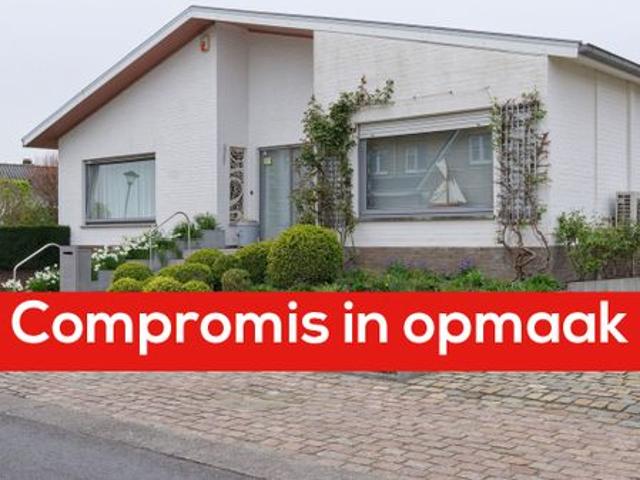 op 800 m van zee grote villa met tuin