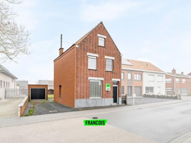 Op te frissen alleenstaande woning met 3 slaapkamers in Sta…