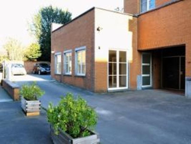 Op te frissen appartement met 2 slaapkamers centrum Zottegem