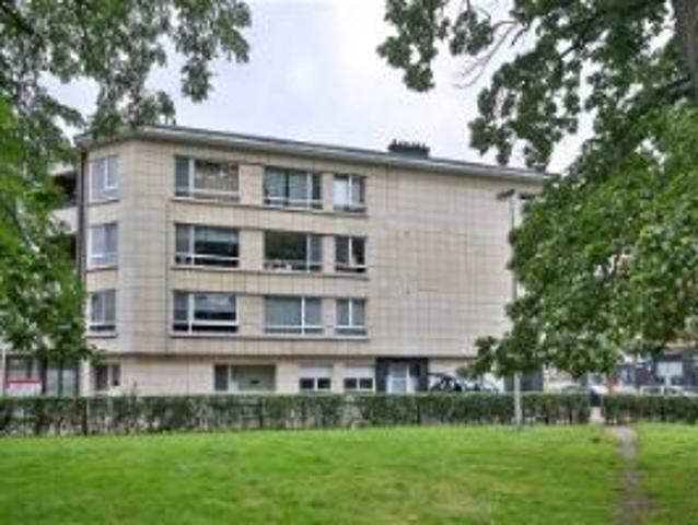 Op te frissen appartement met nieuw dak en conforme elektric