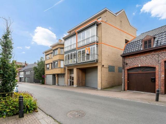 Op te frissen appartement nabij centrum!