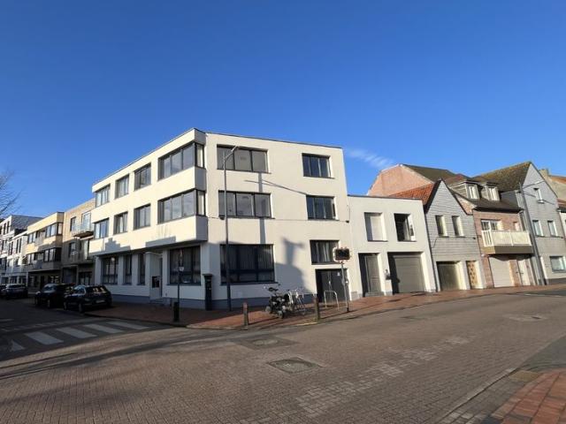 Op te frissen gerenoveerd appartement met 2 slaapkamers g.