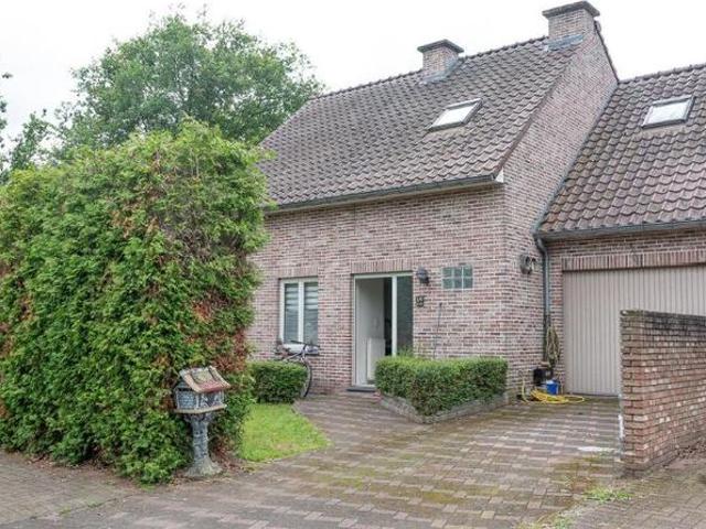 OP TE FRISSEN HALFOPEN WONING