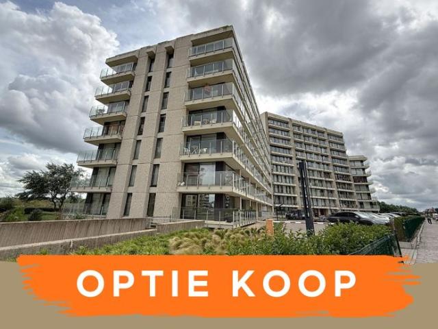Op te frissen hoekappartement met zeezicht te Nieuwpoort