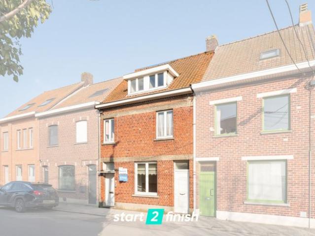 Op te frissen, ruime woning op een rustige locatie!